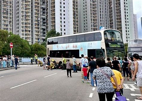 秀茂坪電單車巴士相撞 鐵騎士捲車底｜即時新聞｜港澳｜oncc東網