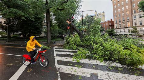 Severe weather updates: 2 dead as storms pummel East Coast - Good ...