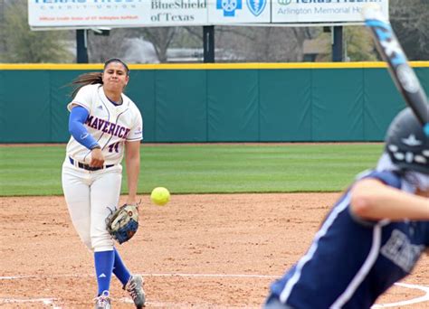 Softball Sweeps Conference Doubleheader Gallery