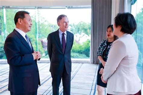 Ambassador Burns Meets Amcham Shanghai Hangzhou Members 美国驻华大使伯恩斯会见上海美国