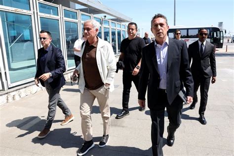 Jos Mourinho Ya Est En Estambul Para Fichar Por Fenerbah E De Turqu A