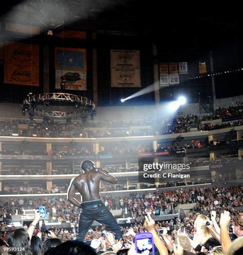 Akon In Concert Photos And Premium High Res Pictures Getty Images