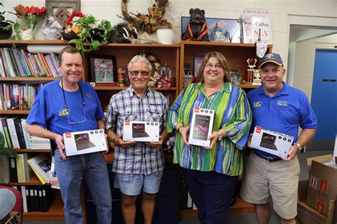 EAA Chapter 534 Donates Computer Tablets to Tavares Middle School | EAA