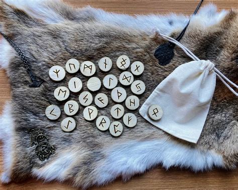 Jeu De Runes En Bois Avec Sac En Coton Etsy