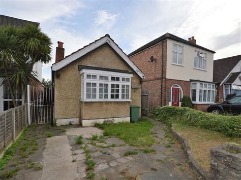 2 Bed Bungalow For Sale In Nelson Road Whitton Twickenham Tw2 £