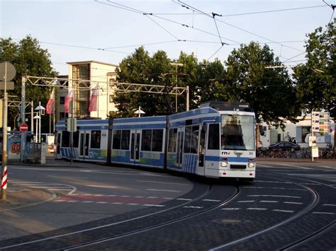 Eine HSB RNV Straßenbahn in Heidelberg am 15 07 11 Bahnbilder de