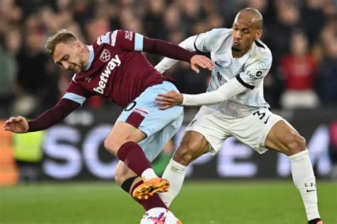 Absen Dari Liverpool Fabinho Segera Ke Arab Saudi Vivagoal