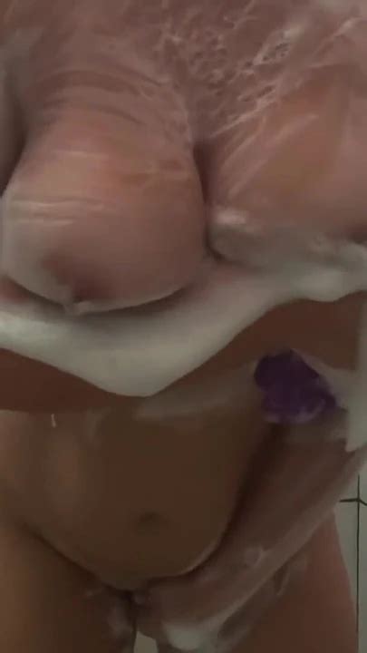 Powerful Moment From Blonde Ass And Busty Natual Rolls In The Bath And Leaves Your Pussy Wet