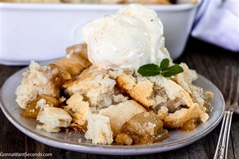 Bisquick Apple Cobbler Gonna Want Seconds