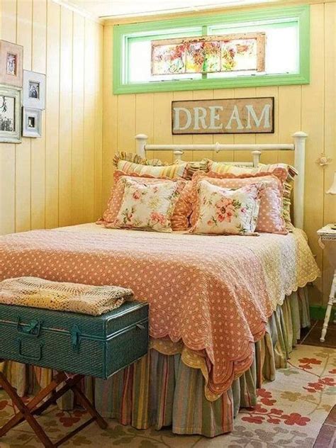 15 Cozy Vintage Themed Bedroom For Girls | HomeMydesign