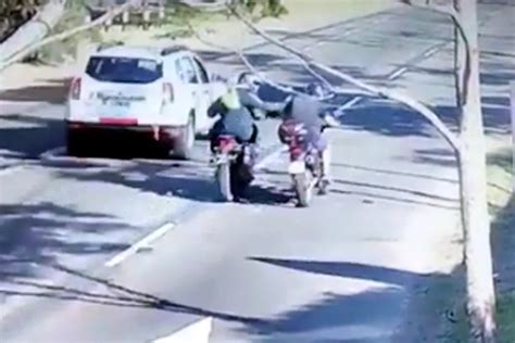 Le Dispararon Y Le Robaron La Moto Cerca De La Entrada Del Country