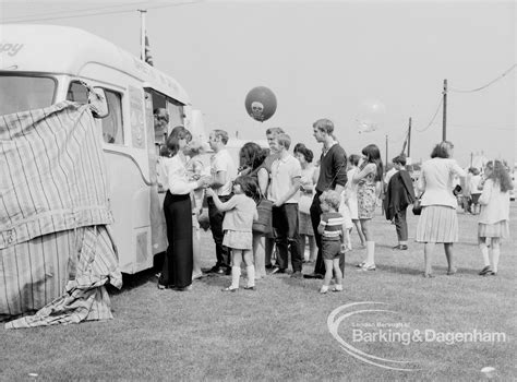 Dagenham Town Show 1969 Showing Parents And Children Queueing At Ice