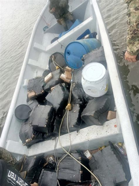 La Armada Ecuatoriana Decomisó Una Tonelada De Cocaína En Altamar Infobae