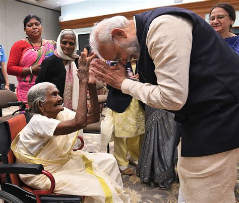 Pm Modi Interacts With Nari Shakti Awardees See Pics