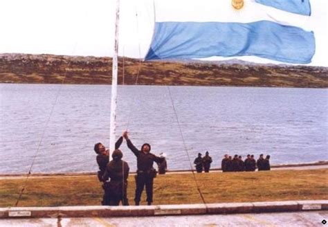 A A Os De Primer Izamiento En Malvinas Actos En Todo El Pa S