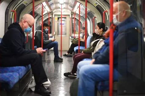 London Underground Furious Commuters Vote To Close Unbearably Hot Central Line Forever Mylondon