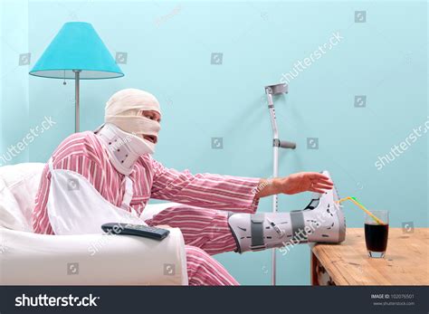 9363 Broken Neck Royalty Free Images Stock Photos And Pictures