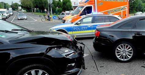 Ampel defekt Unfall an der Düsseldorfer Straße in St Tönis