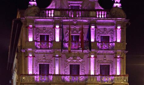 La Casa Consistorial iluminará su fachada de color morado este lunes