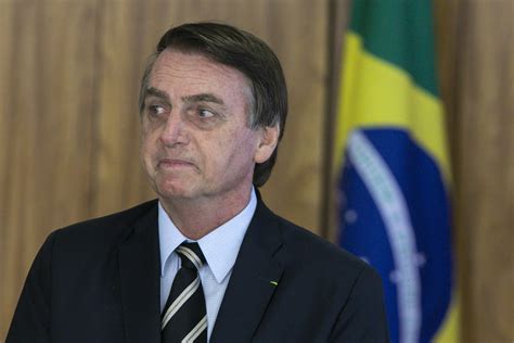 Bolsonaro compartilha notícia sobre câncer de pênis Saúde não é piada