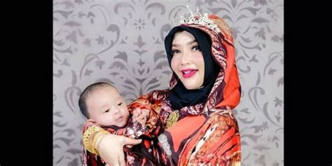 Potret Roro Fitria Yang Kini Jadi Single Mom Photo Dream Co Id