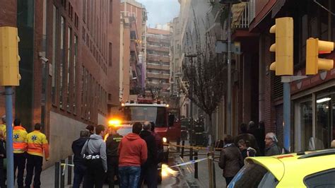 Vecinos De Gr Cia Quedan Confinados Tras Un Incendio