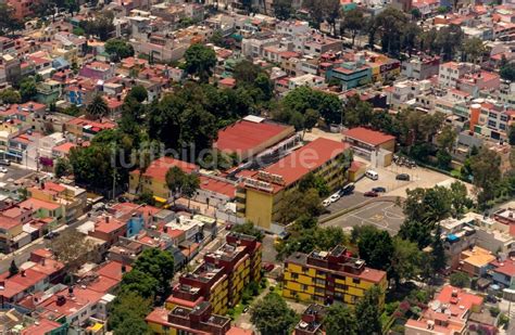 Ciudad De Mexico Aus Der Vogelperspektive Schulgel Nde Mit Sportplatz