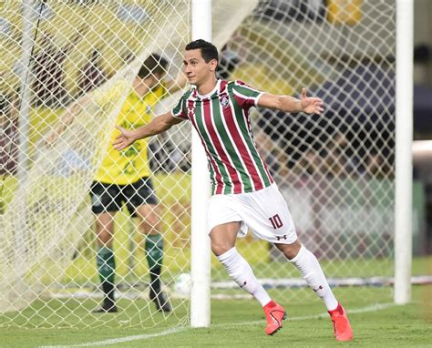 Ganso Celebra Gol De Barriga Mas Evita Comparar Renato Ga Cho Em