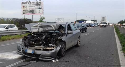 Pontina Chiusa In Direzione Roma Per Un Incidente Diversi Km Di Coda