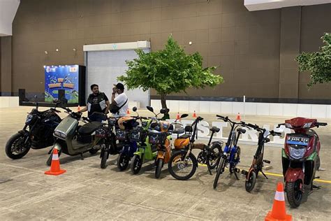 Foto Mau Test Drive Kendaraan Listrik Di PEVS 2022 Ini Caranya