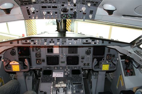 Jet Airlines: Fokker 100 cockpit