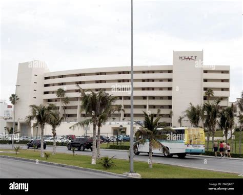 Hyatt hotel cancun hi-res stock photography and images - Alamy