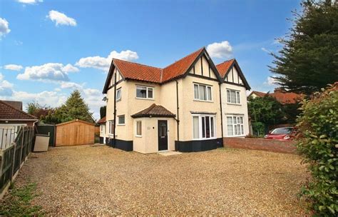 Cromer Road Hellesdon Norwich Norfolk Nr6 3 Bed Semi Detached House