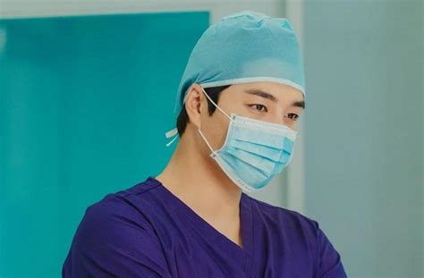 8 Potret Min Woo Hyuk Di Doctor Cha Aktor Ganteng Yang Jadi Lawan Main