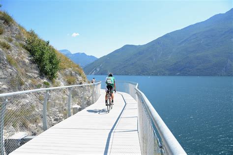 L Italia In Bibicletta Mappe E Itinerari Delle Pi Belle Piste Ciclabili