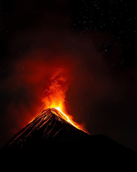 🔥 Long exposure of volcano erupting at night. : r/NatureIsFuckingLit