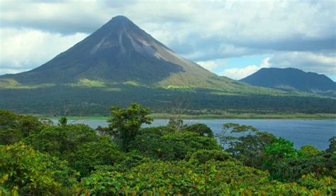 How to Experience Lake Arenal Near La Fortuna, Costa Rica