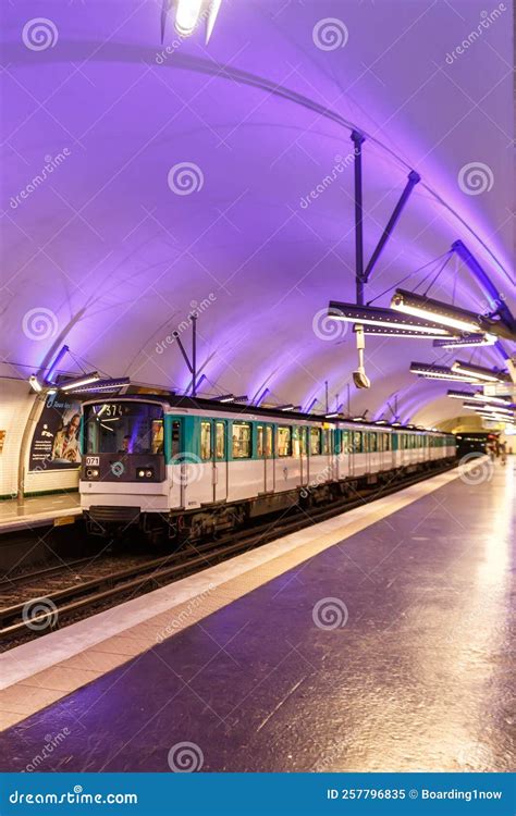 Metro Paris Underground Station Gambetta Public Transport Portrait ...