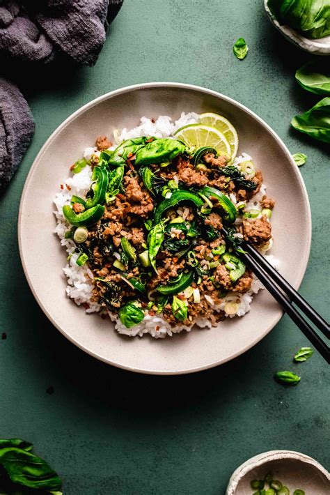 EASY Thai Beef Stir Fry with Basil (Thai Ground Beef)