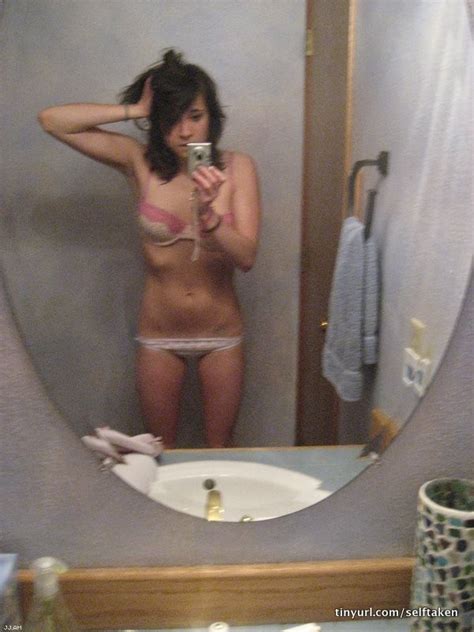 AMATEUR Teen Girls Selfshot Mirror Selfie Mirror Porn Pic