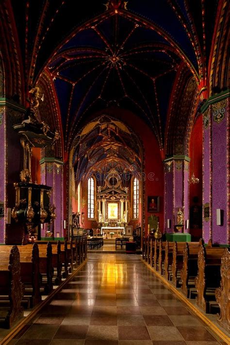 L intérieur D une église Gothique Pologne Image stock éditorial