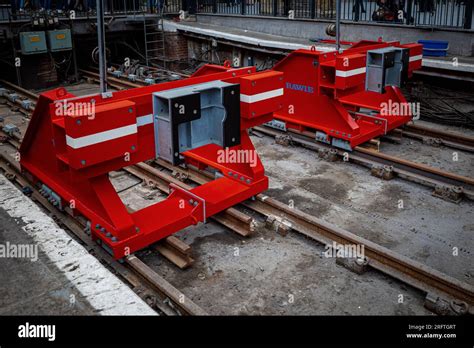 Railway Buffer Stops At Kings Cross Station London Rawie Friction