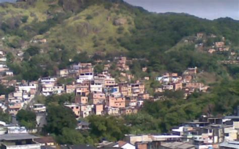 Moradores do Morro do Fubá vivem madrugada de terror tiroteios