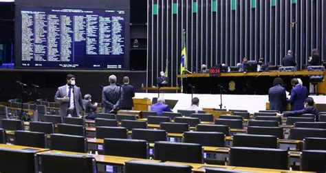 Congresso derruba veto e assegura internet grátis nas escolas