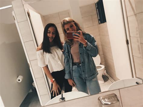 Best Friends Go To The Bathroom Together Best Friends Selfie Bathroom Heart Scenes Beat