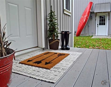 Rustic Layered Front Door Mats For A Cozy Cabin Look