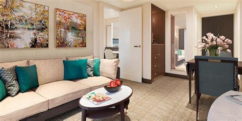 Spirit of Discovery cabins and suites | CruiseMapper