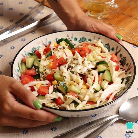 Salada refrescante de repolho opção leve e nutritiva