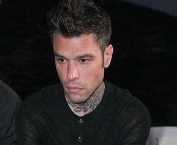 Fedez sarà ospite del nuovo programma di Cattelan su Rai2 L Identità