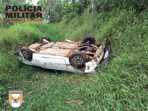 Carro Com Sete Pessoas Capota Na Mg 455 Entre Andradas E Ibitiura De